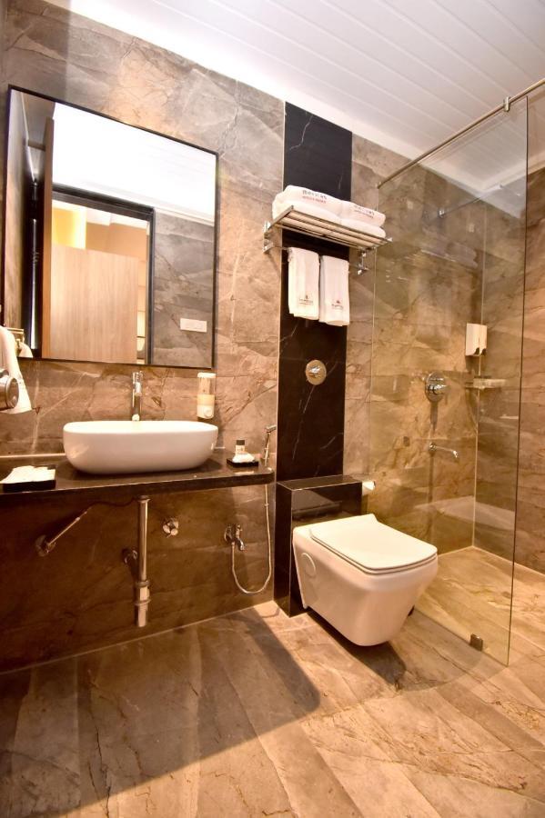 Meritas Aura Resort Lonavala Kültér fotó